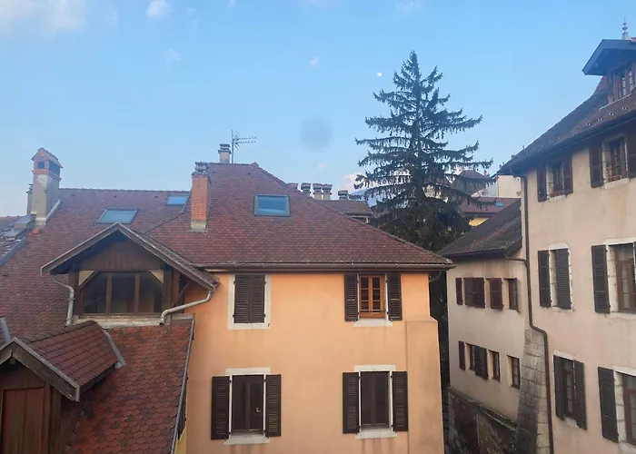 Stylish & Cosy Mezzanine In Historical Old Town