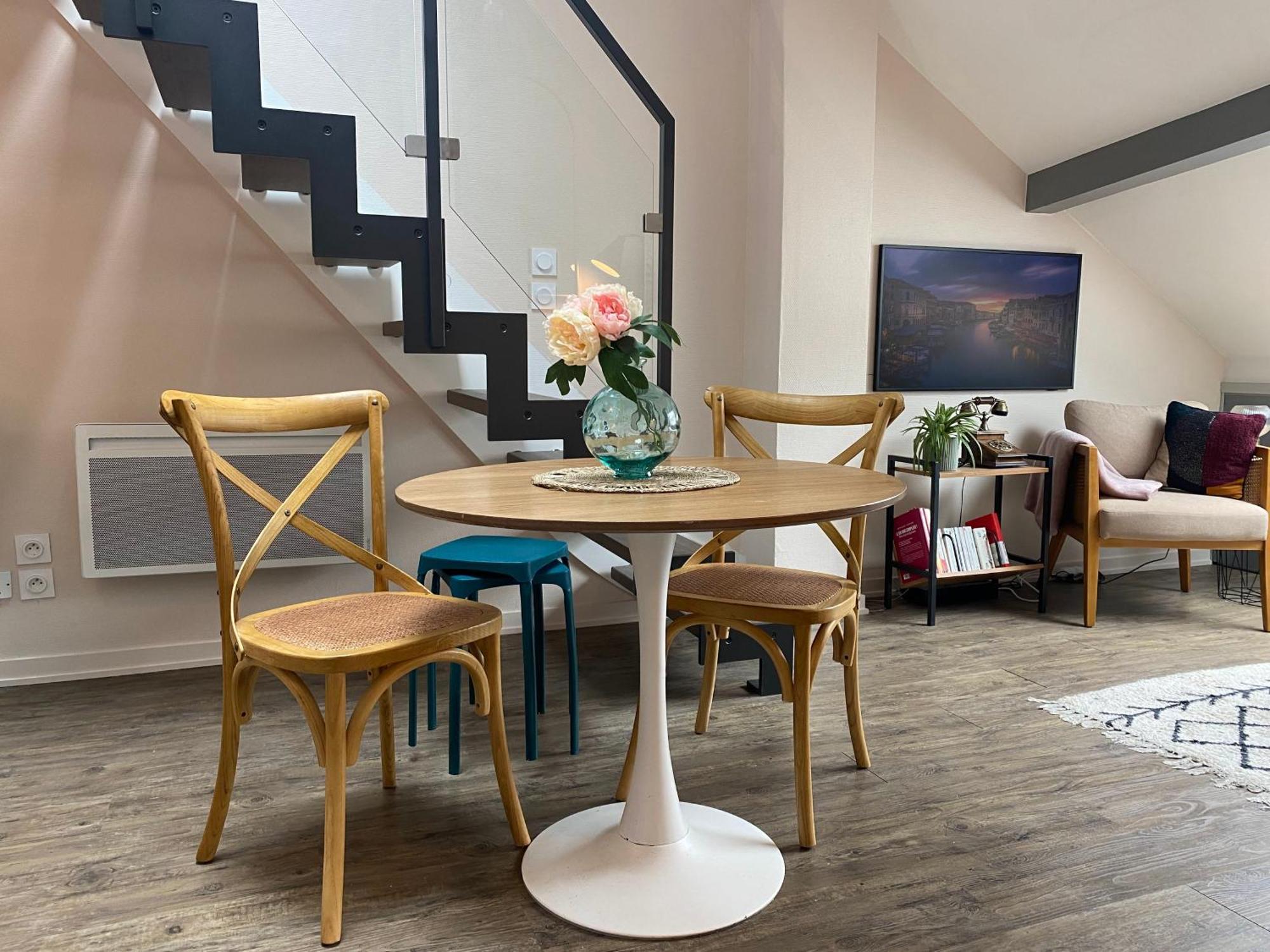 Stylish & Cosy Mezzanine In Historical Old Town